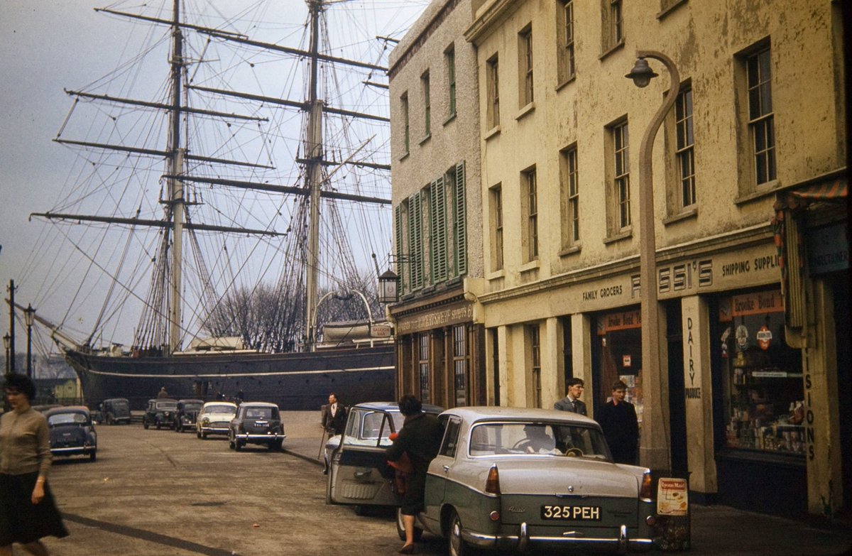 MisterGreenwich's tweet photo. #HappyBirthday to our very own #CuttySark Launched today in 1869. She’s led a very varied life. Everything from Tea and Coal to being a Training ship. And now she’s a landmark here in #Greenwich visited by millions every year. 🥂🥂👏👏⚓️⚓️⚓️ https://t.co/yqeOyaBot6