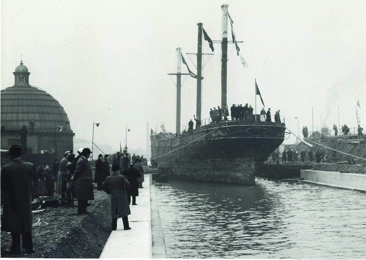 MisterGreenwich's tweet photo. #HappyBirthday to our very own #CuttySark Launched today in 1869. She’s led a very varied life. Everything from Tea and Coal to being a Training ship. And now she’s a landmark here in #Greenwich visited by millions every year. 🥂🥂👏👏⚓️⚓️⚓️ https://t.co/yqeOyaBot6