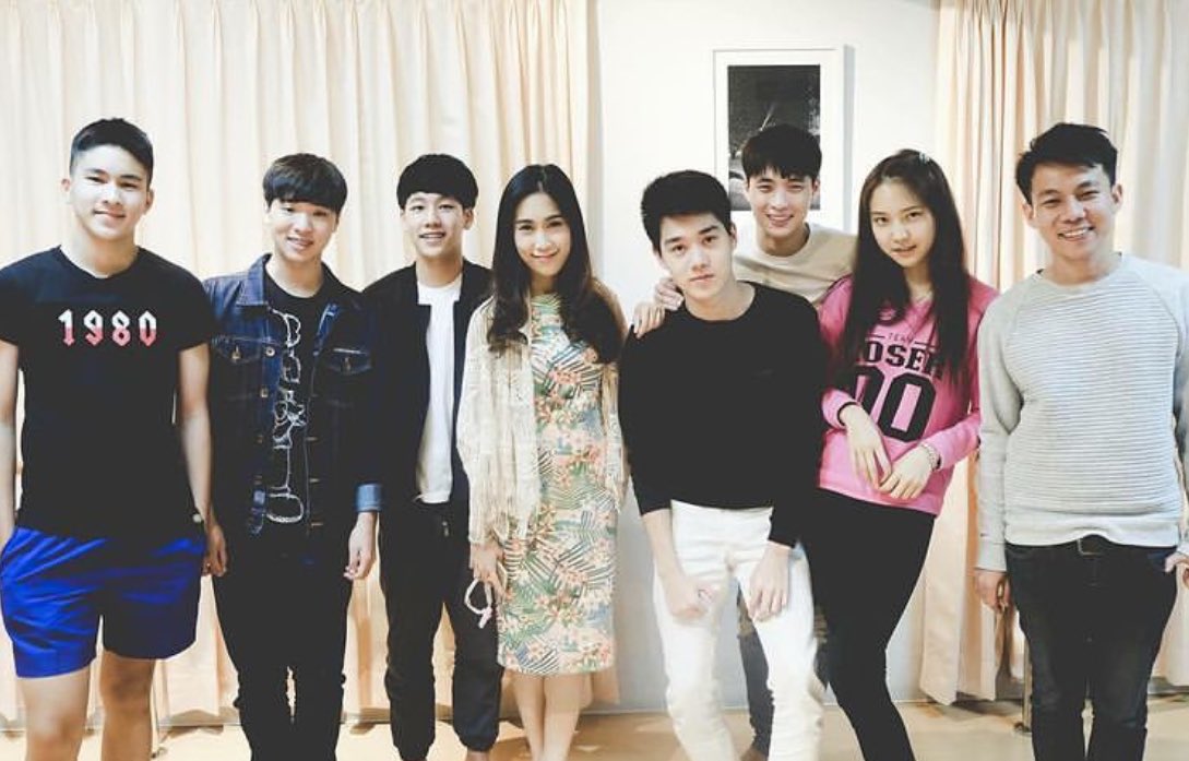 cnbksnhn's tweet photo. New cast for #StatusTheSeries? Was once a series with Wanarat, Meen, Petch, Guntee, Oat, Beam, Ssing and Janhae hmmmm https://t.co/6fybIBbDR6