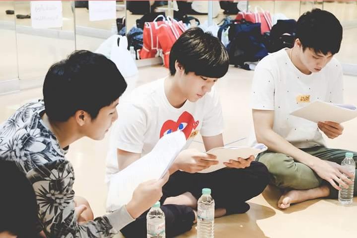 cnbksnhn's tweet photo. New cast for #StatusTheSeries? Was once a series with Wanarat, Meen, Petch, Guntee, Oat, Beam, Ssing and Janhae hmmmm https://t.co/6fybIBbDR6