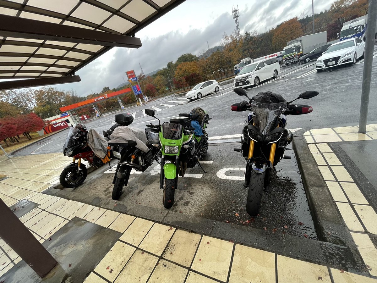 zep_nao's tweet photo. 三陸、相馬、中郷すぎて日立のあたりで雨やんだのに水戸あたりから降り出し…
解散して常磐道降りた後三郷から1人になったとたん土砂降り笑
まあ平日で道すいてるからよかったし雨でも気温17℃あって寒くは無かった。
800kmくらいは走ったのかな。楽しかったー
#GPZ900R
#HEARTEDGE https://t.co/Hs1er8hjBn