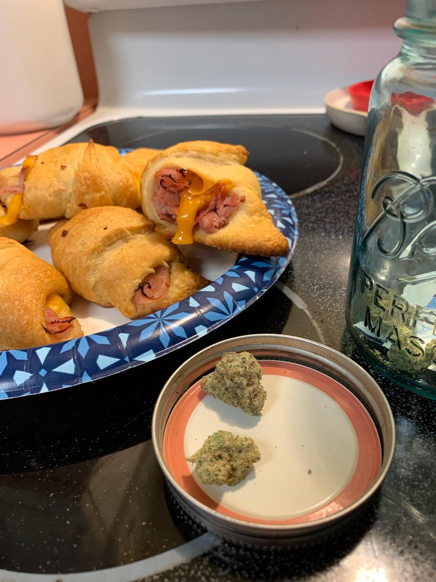 WriteWeed's tweet photo. MAC 1 and some smoked cheddar and ham croissants #StonerFam #420Life #IAmGDC https://t.co/v37FsDvp97