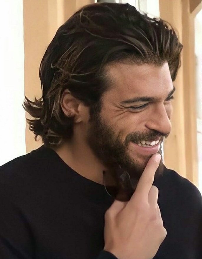 Merhaba hayranlar hepinize çok büyük bir teşekkür etmek istiyorum..Siz beni bugün olduğum kişi yaptınız ve hepiniz için çok doluyum ❣️