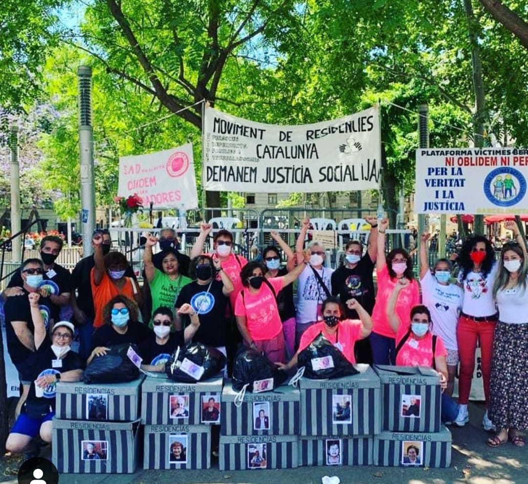 LasKellysBCN's tweet photo. La situación ha llegado a tal extremo, q las trabajadoras estamos muy dispuestas a llegar hasta donde haga falta para que se regularice nuestra situación. Esto ya es vida o muerte, amigas. No hay quien lo pare, y vamos a por todas.📢 #LeyKelly #StopSubconTRATAS #Dignidad #respeto https://t.co/qw4uiV5NLC