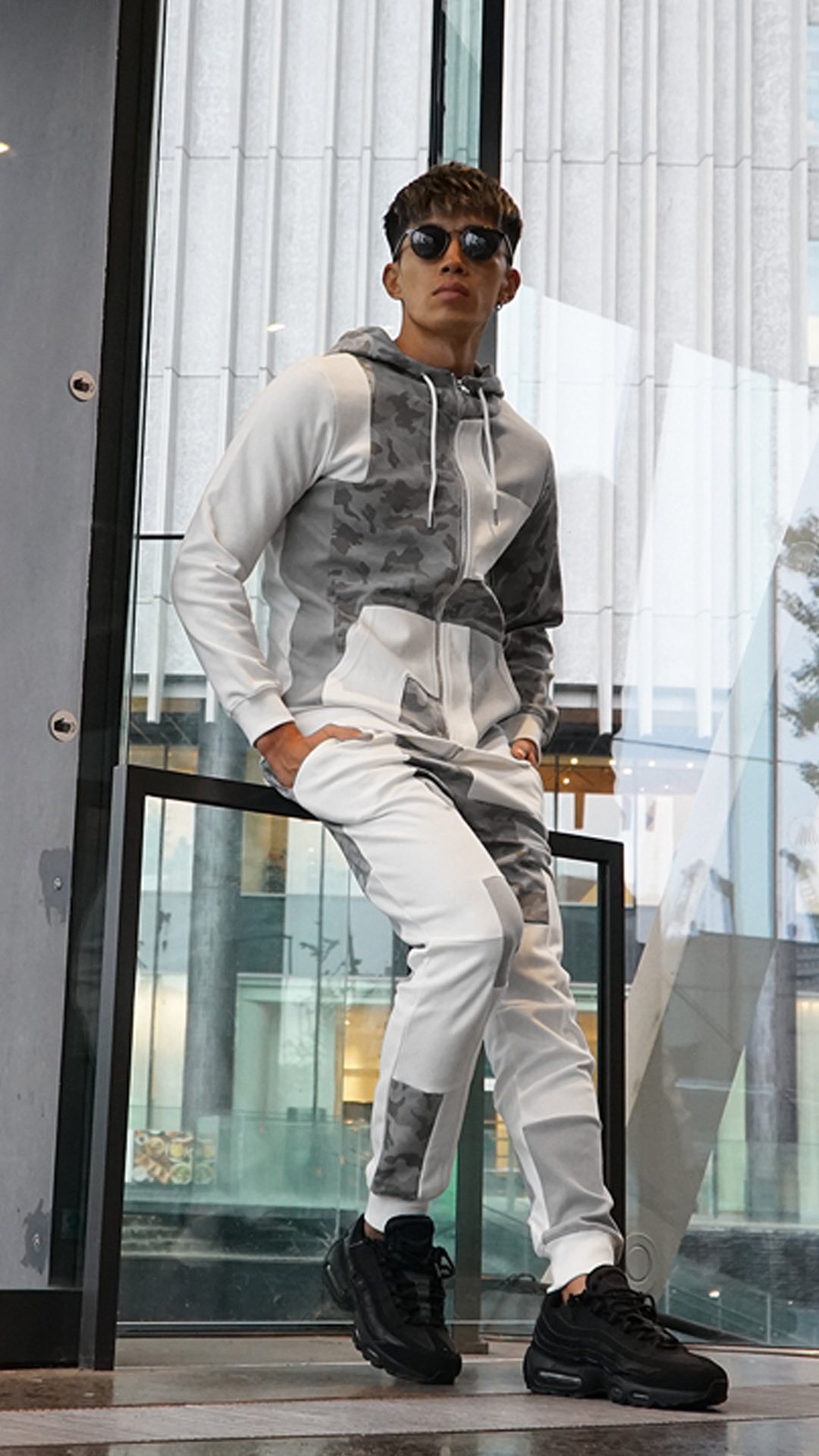 公式 Joker ジョーカー ヤンチャな遊び心がモテるコツ ヤンチャな男からは 普段では感じられないような刺激的な香りがする そんな刺激を求め 女性は集まる ヤンチャな雰囲気香るパッチワークデザインのセットアップが登場 ヤンチャな遊び心を