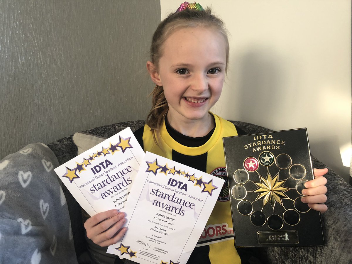 83Leond's tweet photo. What an amazing weekend Sophie has had
Winning player of training and player of the match as well as scoring for her football team
and
Achieving her first 2 star dance awards for Jive and Quick Step
@Year3sunnybank @sunnybankAHT @sunnybankschool 
@ThisGirlCanUK
#proud #superstar https://t.co/qwSiv5DTaH