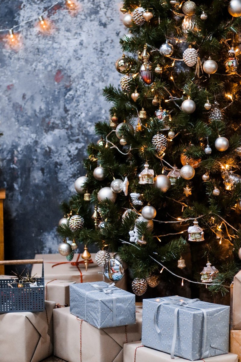 Art2Arts's tweet photo. Is your home ready for Christmas? If unsure where to start, we put together a few ideas in our latest blog > https://t.co/aEG1hfmJZE

#art2arts #christmasready #christmasdecor #decorideas #festiveart #deckyourwalls #christmasathome #christmaspaintings #christmaswallart https://t.co/q2UDKciny3