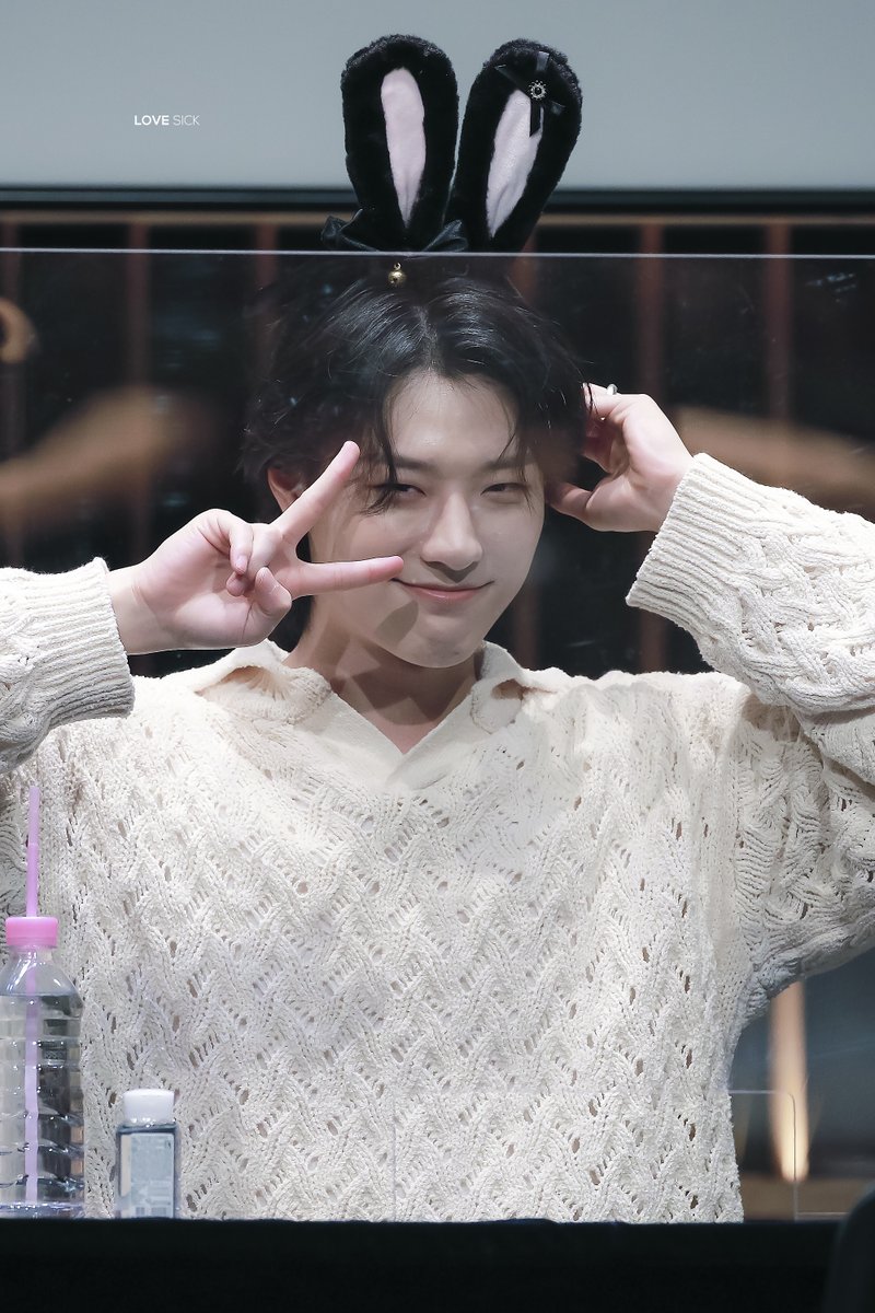 VEILGA_SEOUL's tweet photo. WOODZ 조승연 님이

베일가 VEiLGA
BOUCLÉ COLLAR KNIT ALMOND MILK

211120 엠투유레코드 대면팬싸인회 에서 착용해주셨습니다 :)

https://t.co/9SGFbdaQfb

#베일가 #veilga #WOODZ #우즈 #조승연 #CHOSEUNGYOUN #엠투유레코드 https://t.co/CxYcYKMxqO