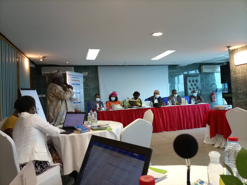 CmrZoonoses's tweet photo. The #OneHealth platform and @AFROHUN_  #Cameroon are working together to improve and increase awareness of #Covid19 in academic communities through Risk Communication and Community Engagement tools, during a workshop at Douala on the 22-23 november 2021. #237ZoonosesProgram https://t.co/7B3uSRdL8K