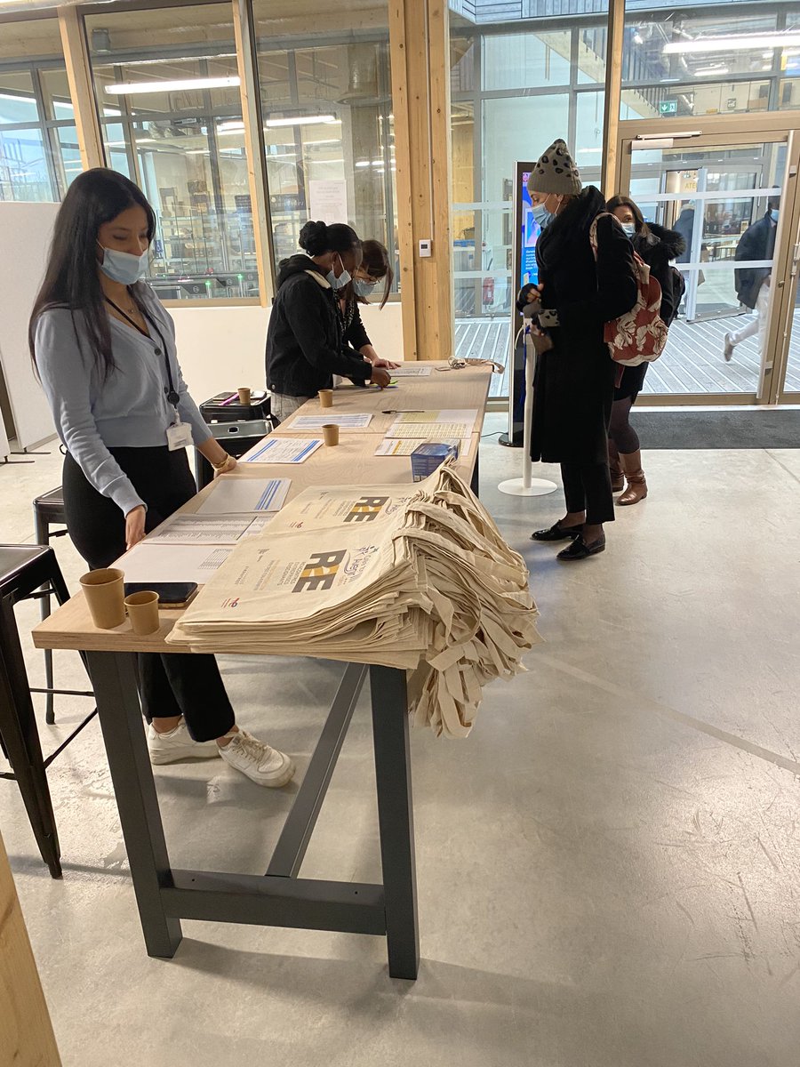 Rencontres2e's tweet photo. #Orientation : les métiers de l’industrie pour un monde nouveau
Début de la journée de #formation #cefpep #enseignants à @lindustreet qui promet d’être enrichissante !! https://t.co/l82mj9wIo3