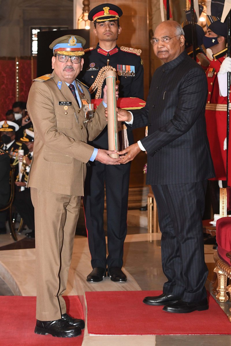 rashtrapatibhvn's tweet photo. President Kovind presents Ati Vishisht Seva Medal to Ashu Singh Rathore, VSM, CE (Civil). https://t.co/iHMoxRHIYz