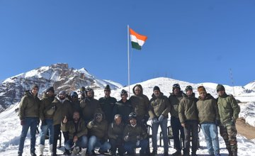 ShahImtiyaz90's tweet photo. #IndianArmy organised a Forward Area Tour in the difficult terrain of #CentralSector for industry representatives of leading companies to acquaint them with challenges of High Altitude Areas & deliberate on technological solutions.#AatmanirbharBharat #AbhinandanVarthaman #F16 https://t.co/GHlnN7tLA8