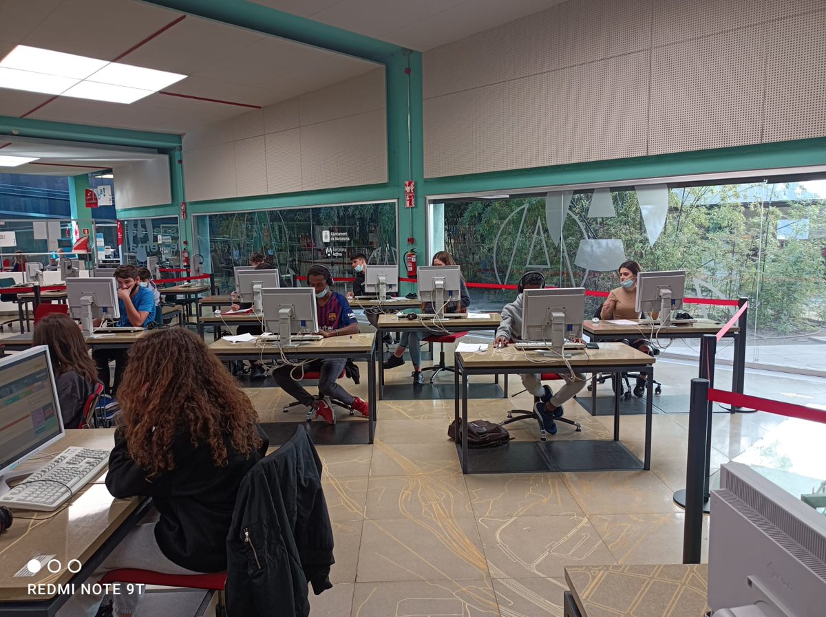 INSDolorsAleu's tweet photo. Els alumnes de 4t han anat a #Porta22 per rebre assessorament sobre el seu futur professional. Han fet un test on han obtingut unes recomanacions en funció dels seus interessos i habilitats.
#barcelonactiva #institut #femfuster #orientacio https://t.co/Val5r7T1dc