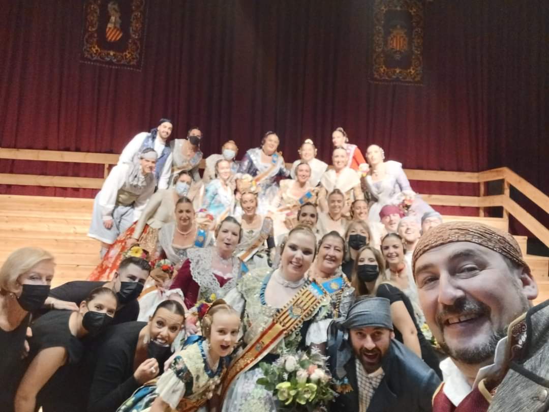 I el 20/11 van tornar a tindre "La Presentació" de les nostres FFMM i Corts d'Honor.
TAMARA MARTÍ LÓPEZ i AITANA NÚÑEZ VIDAL, ja son oficialment, nostres: Fallera Major i Fallera Major Infantil (respectivament). 
#sentiment #Fallas2022 #LLoVe