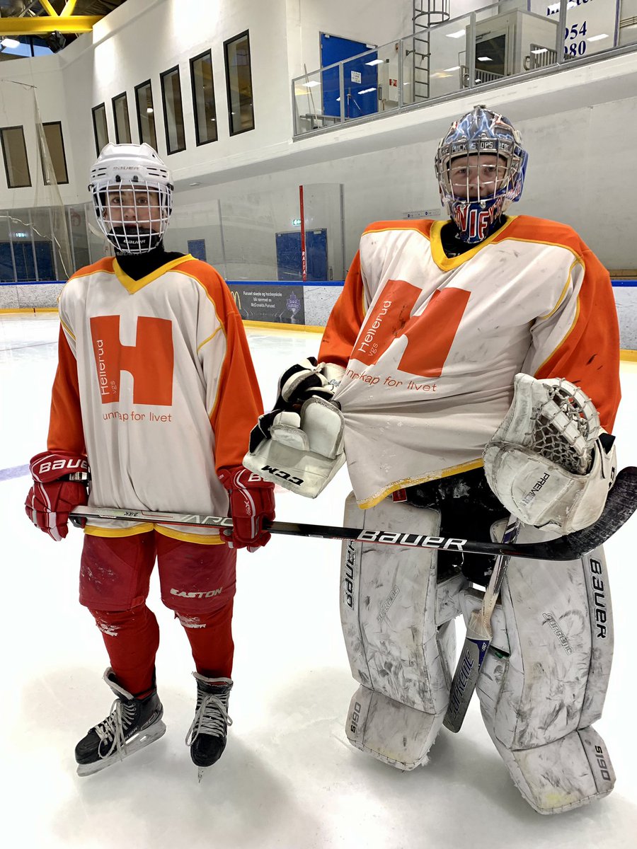 GlennJohnsrud's tweet photo. Hjemme fra dobbelkamper i Trondheim kl 00:45 i natt, Mathias og Birk @VIFhockey er på isøkt med skolen kl 08:00 i dag @KimVeisten #Maskiner #Skole #Yrkesfag #Byggfag #Utdanning #Toppidrett #2Hockey #HellerudVGS https://t.co/gNrshAqmXw