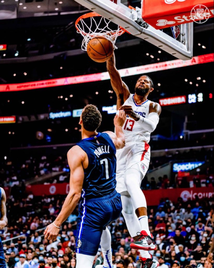 Time_out_show's tweet photo. Notre #MVP de la nuit 👑 

👉 Paul George #ClipperNation 

🏀 29 Points 
🏀 4 Rebonds 
🏀 6 Assists

💥 Et surtout un énorme poster 🤯 ! 
En l’absence de Kawhi, PG continue de porter les Clippers il a été clutch dans les moments importants du match 👀

✅ Clippers 97-91 #MFFL https://t.co/3amjk5oaeE