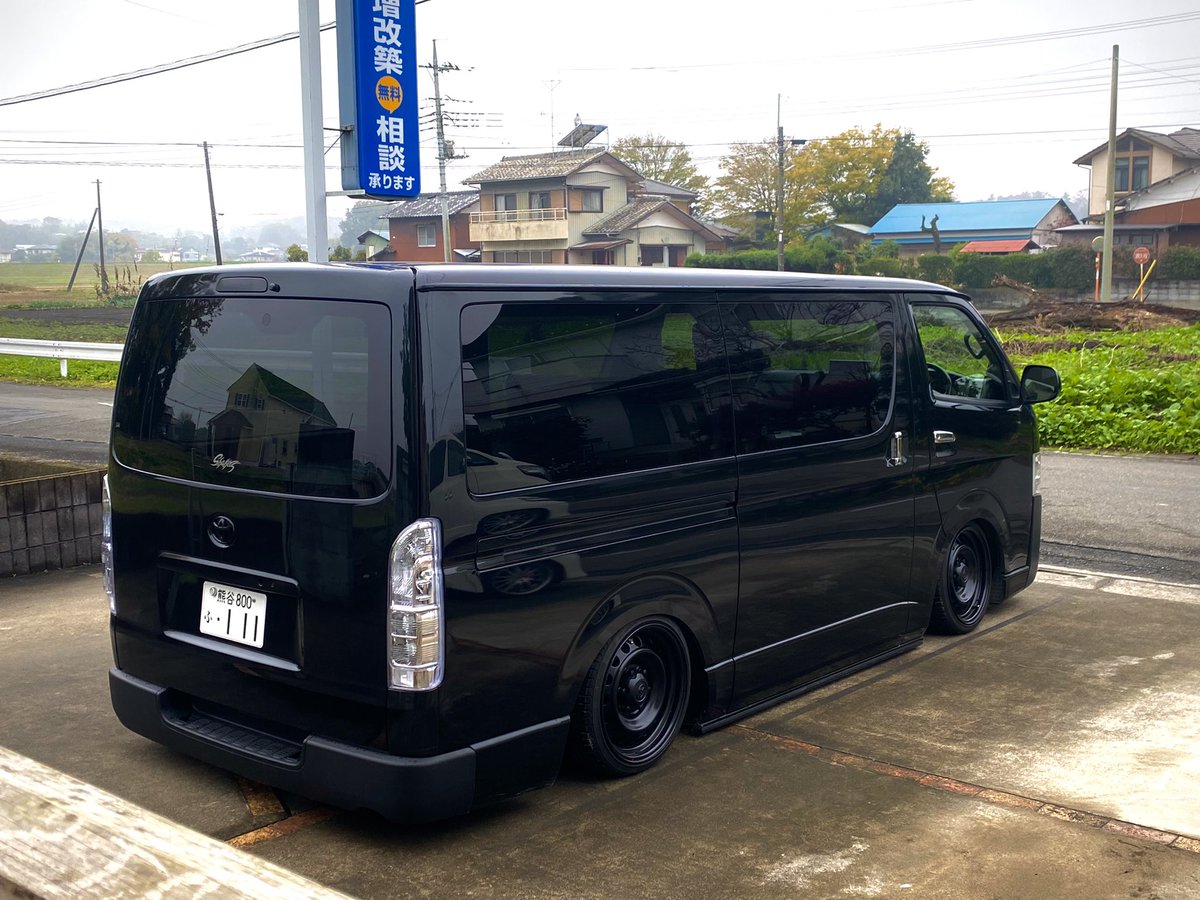 y___bape's tweet photo. このハイエースのコンセプトは
「週末シビックを乗り回してるアメリカ人の現場車」 https://t.co/dqFACHy1e3