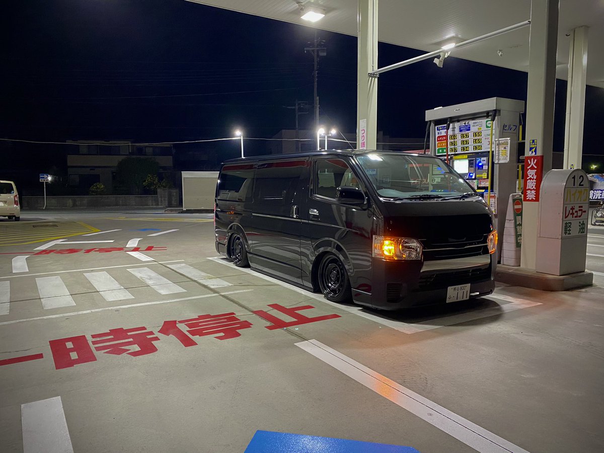 y___bape's tweet photo. このハイエースのコンセプトは
「週末シビックを乗り回してるアメリカ人の現場車」 https://t.co/dqFACHy1e3
