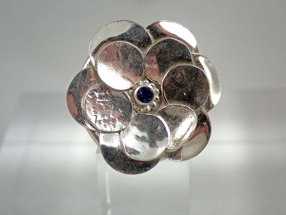 #siouxsieandthebanshees conta.cc/3oOEXC7
<a href="/bricklanedotcom/">Bricklane</a> @saatchigallery <a href="/craftsmagazine/">Crafts</a> <a href="/craftsbeautiful/">Crafts Beautiful</a> @craftinglive @heals_furniture @habitatuk <a href="/battersea_arts/">BatterseaArtsCentre</a> <a href="/lovewhatslocal/">Love What's Local</a> @HMnation