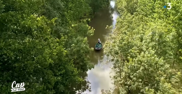 e_niort's tweet photo. #DeuxSèvres. Replay de l'émission Cap Sud Ouest "Marais Poitevin, les enfants du marais", diffusée sur France 3. https://t.co/cQGEBdcpxZ https://t.co/9H9EnvZLmr