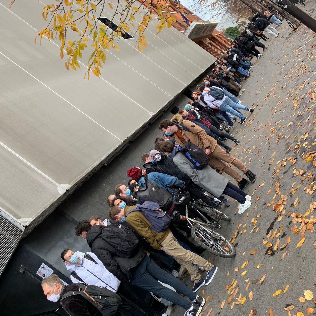 42 Paris tweet media