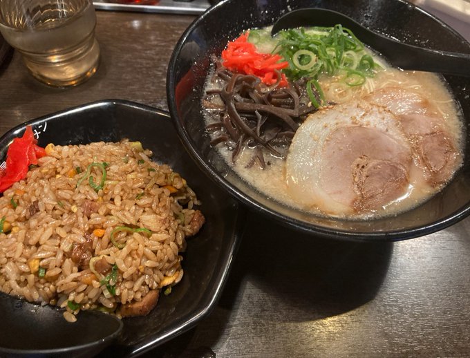 仕事で新宿だったので一龍で半焼き飯セットを昼食べましたわ 