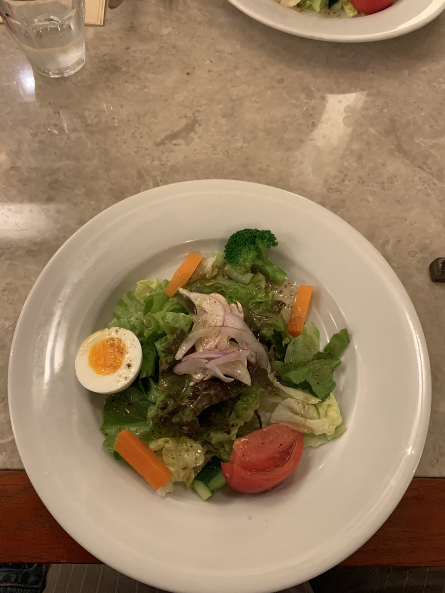 Eatech_titech's tweet photo. 【店紹介】
バッボアンジェロイタリアン@自由が丘
名前の通りイタリアンの店
ランチは4種類のコースから選ぶ形で1400円〜
サラダとパスタorピザと飲み物がついてくる
お酒もなかなか種類が多そうだった
#Eatech #東工大周辺のご飯 https://t.co/gqW4rFcNln