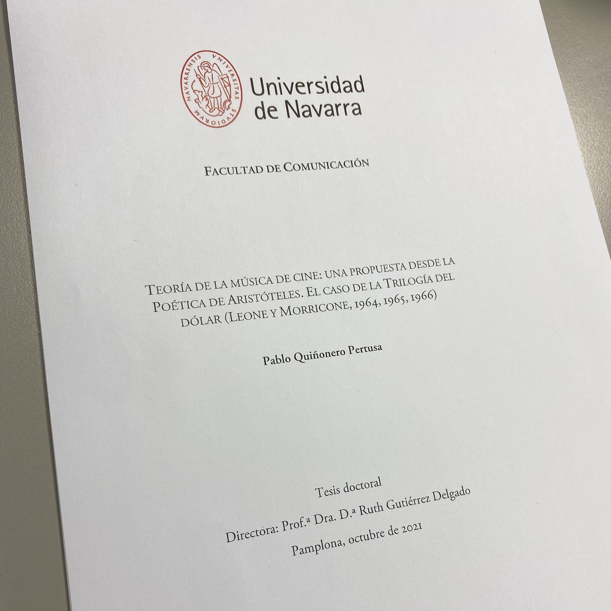 fcomunav's tweet photo. Hoy #PabloQuiñonero defiende su tesis doctoral "Teoría de la música de cine: una propuesta desde la poética de Aristóteles. El caso de la 'Trilogía del dólar' (Leone y Morricone, 1964, 1965, 1966)". Su directora de tesis ha sido #RuthGutiérrez.
#CommsResearch
#AcademicTwitter https://t.co/4XEUOfSIH1