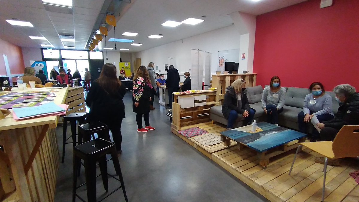GalliaStephan's tweet photo. [Recrutement] 📢 Carton Plein "Chacun son job chacun son jour" #Sante 
🔝43 Personnes venues rencontrer
➡️ 7 employeurs (Service à domicile et EHPAD) pour Job dating
➡️ 3 AVS pour échanges sur parcours et métiers
➡️Le Greta
✅ + de 60 entretiens
✅A venir PMSMP et contrats https://t.co/dOYTtpq1EX