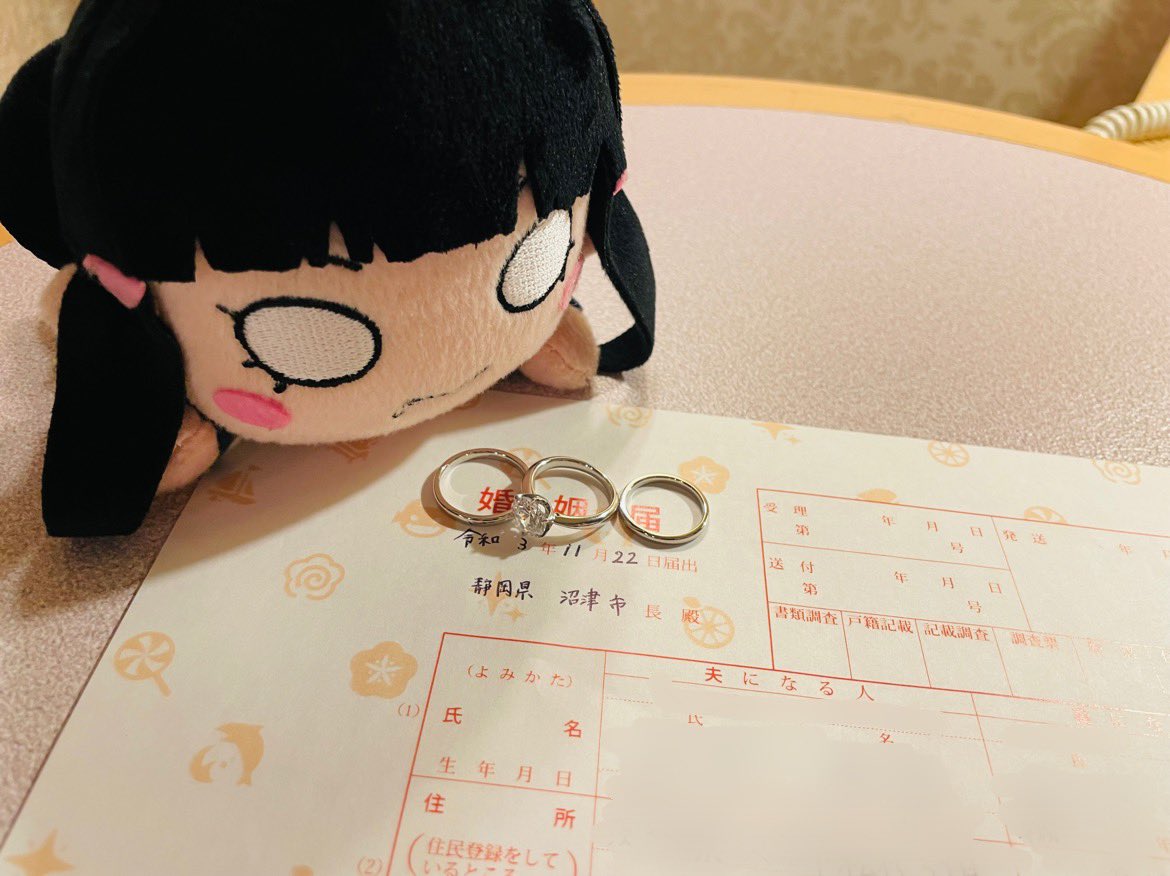 gurikooooooogen's tweet photo. 【ご報告】
本日11/22に兼ねておりお付き合いしていた方と入籍致しました。💍💐
あげつち商店街コラボの婚姻届のゾロ目に際して、沢山の方に祝福して頂き大変嬉しく思います。
人妻になってもフットワーク軽く飲み会行くのでぜひ皆さん遊んでください☺️💓🍻
今後とも宜しくお願い致します🌷 https://t.co/p3CRZ4m37p