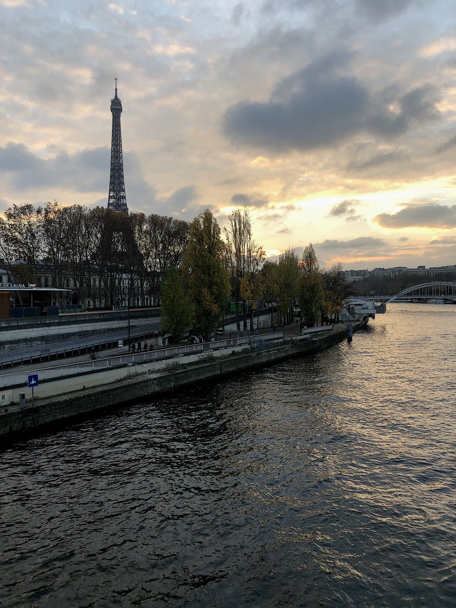 focusonparis's tweet photo. Eyeful sunset: #EiffelTower as seen from #PontdelAlma, at #sunset #photography #monumentsofparis #architecture https://t.co/fVjudwvnHj https://t.co/REMRBssRPC