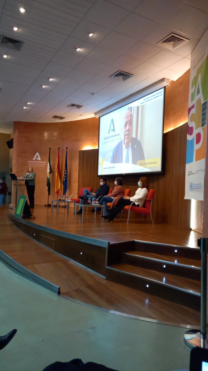 Da comienzo la Jornada Calidez en el Sistema Sanitario Público de Andalucía con las cálidas palabras de Bienvenida de Jesús Aguirre Muñoz, Consejero de Salud y Familias y de la Directora de la <a href="/EASPsalud/">Escuela Andaluza SP</a>, Blanca Fernández-Capel Baños

#HumanizAndalucía
#HumanizaSSPA
<a href="/saludand/">Consejería de Sanidad, Presidencia y Emergencias</a>