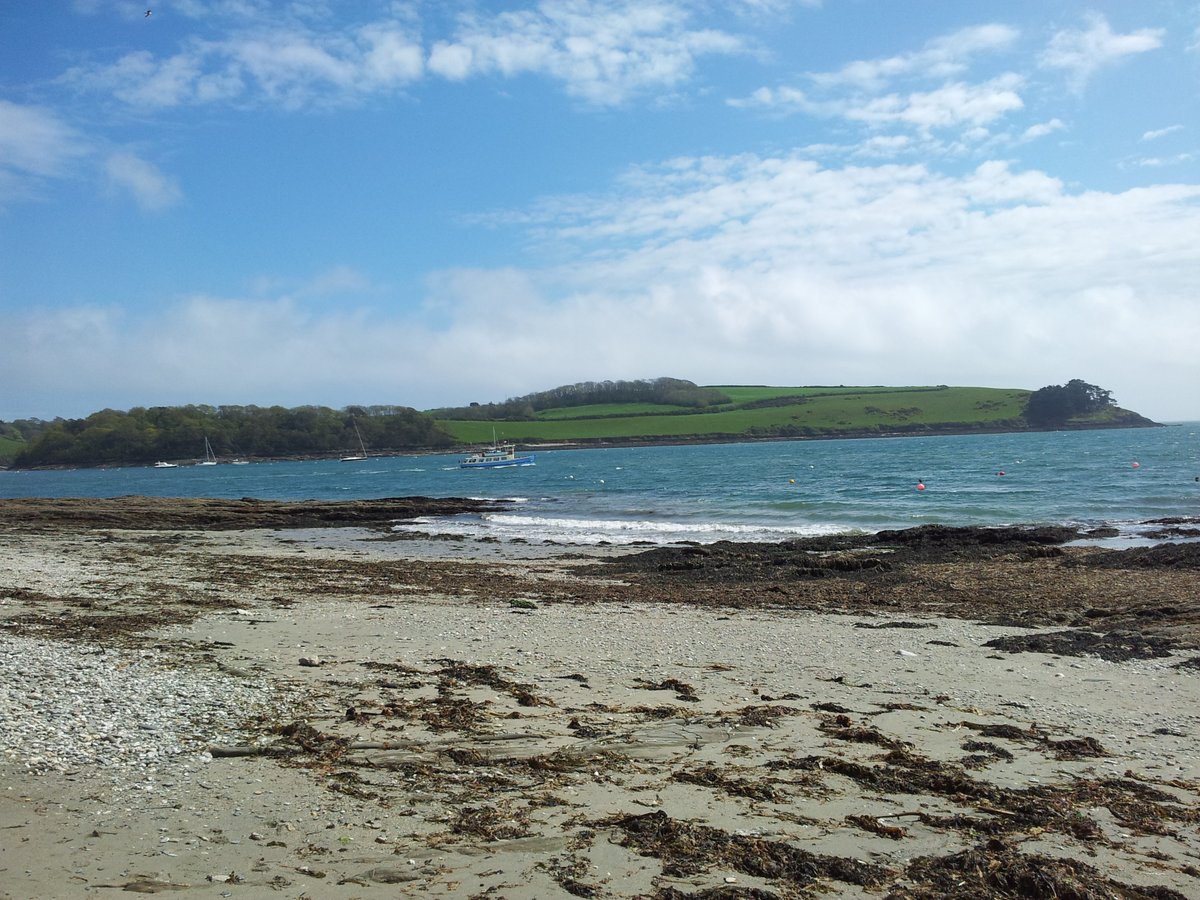 manonabeach's tweet photo. What the #beach means at #Percuil #StMawes on the #Roseland in #Cornwall, with @PortscathoHols - https://t.co/ABhhFN3yPs https://t.co/5D8ogGfWFb