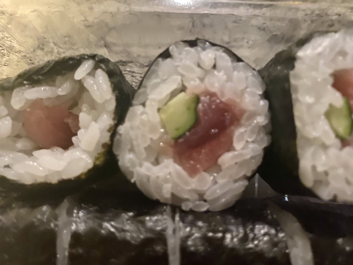 初老的グルメ活動🍽 鮪巻きと太巻き行っちゃいます😤熱ーいお茶🍵の季節になってきましたね♪by譲れんK ＃お茶の時間