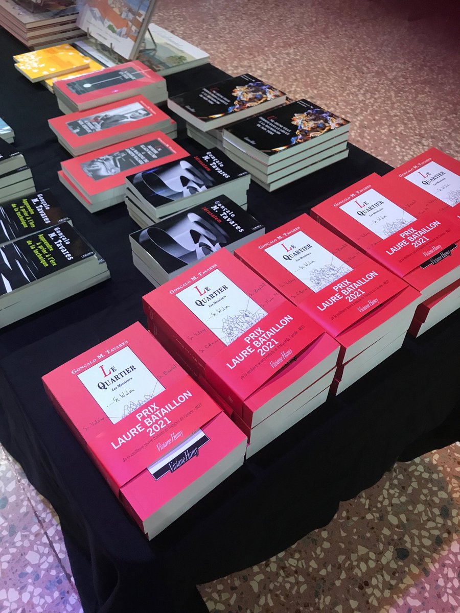 VivianeHamy's tweet photo. Le Prix Laure Bataillon 2021 a récompensé samedi dernier Dominique Nédellec, traducteur de Gonçalo Tavares, et l'auteur pour "Le Quartier, Les Messieurs", à Saint-Nazaire. 

#PrixLaureBataillon2021 #Traduction #LeQuartier #RemisedePrix #SaintNazaire #Litteratureetrangere https://t.co/fKOxeb6cAk