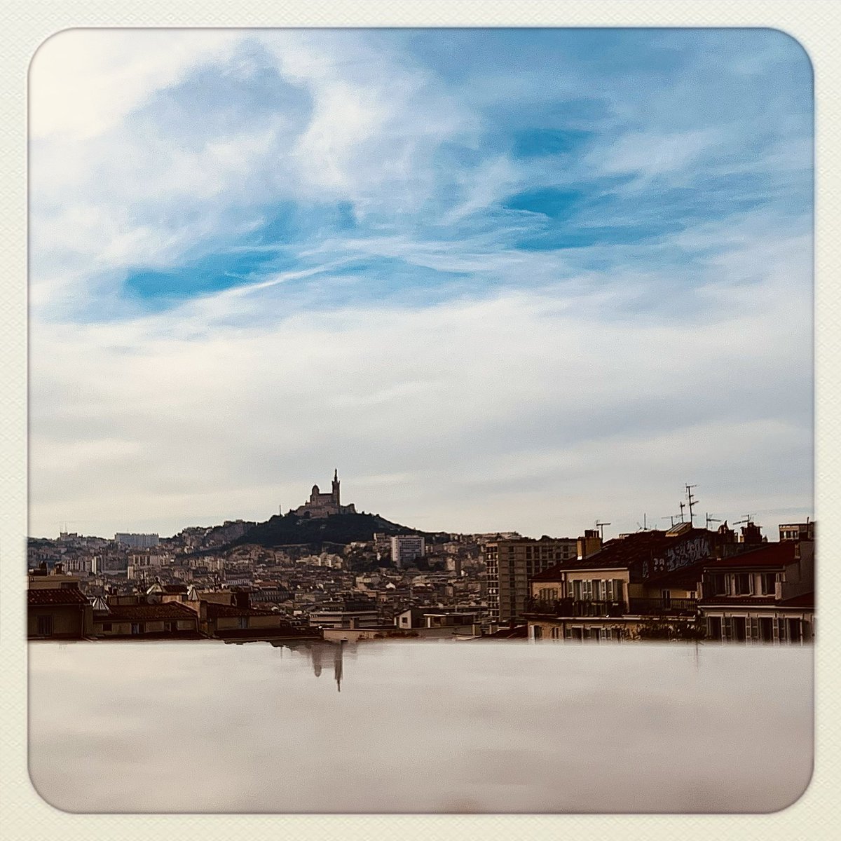 geraldgeronimi's tweet photo. Petite Escale à Marseille pour clôturer mon week-end "people" de l’année ! En route pour la maison ! 😉 📷🎉🚂 #marseille #nrjmusicawards2021 #viemaviedephotographe #workneverstop #geraldgeronimi #cannes #fujifilm https://t.co/29ntWoHeEn
