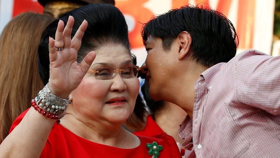 TitoTok88's tweet photo. @PinoyAkoBlog Marcos Jr: Mom, help! Inaaway nila ako.
Imelda: Grow up!
#VoidMarcosJr #AvoidMarcosJr https://t.co/rEQBTcSwLM