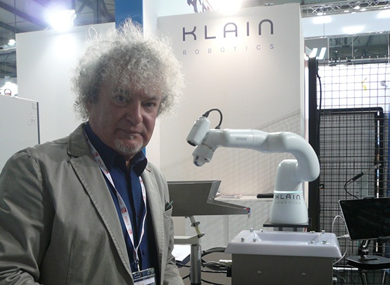 meccanica_plus's tweet photo. Fabio Greco di #Klain presenta la nuova sede dell’azienda alle porte di Brescia. @klainrobotics #robot #robotica #automazione #formazione #AMR #Denso #Hyundai #MiR #demo #training #AIdAM https://t.co/H0PYQePmIR https://t.co/J6QPuY49Me