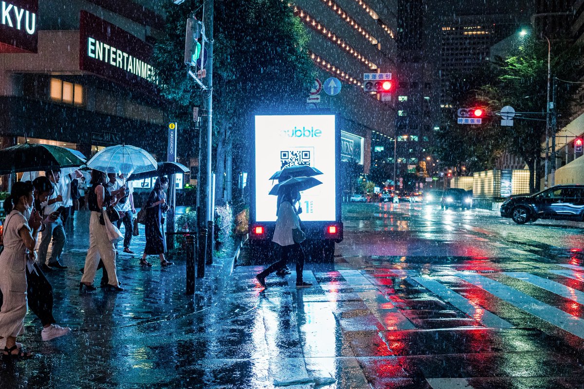 KIX_dayinmylife's tweet photo. 雨の日の大阪は光が魅力的 https://t.co/bxXBH7SD2l