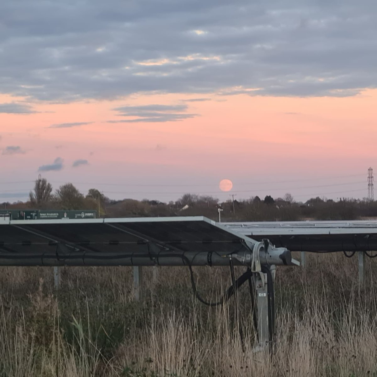 Nice full orange moon from last week when I was over in Hull.