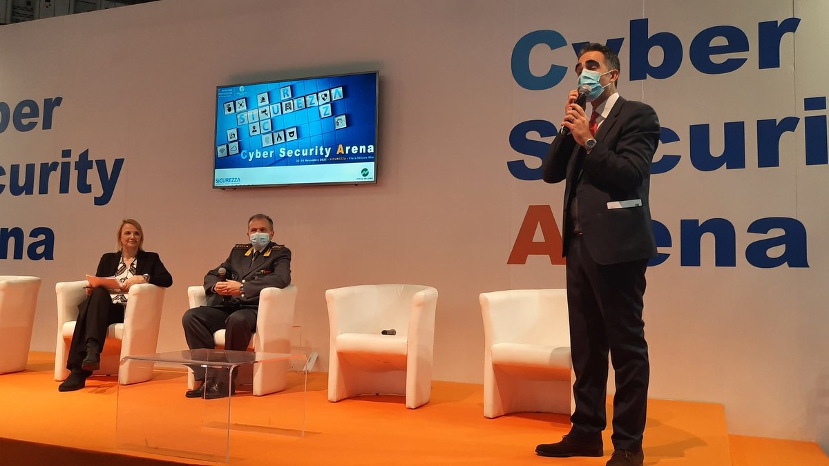 SICUREZZA2023's tweet image. Carlo Antonelli, Amministratore Delegato di @FieraMedia e Umberto Pellegrino di @BIwebMag danno il via al primo talk di #SICUREZZA2021 
Live from Cyber Security Arena al padiglione 5!