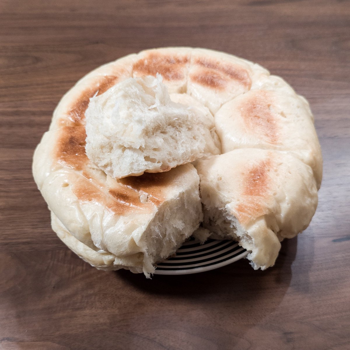 keko's tweet photo. バーミキュラ ライスポットでちぎりパン焼いてみた。
ふわふわ〜 https://t.co/bi8WxXWYrh