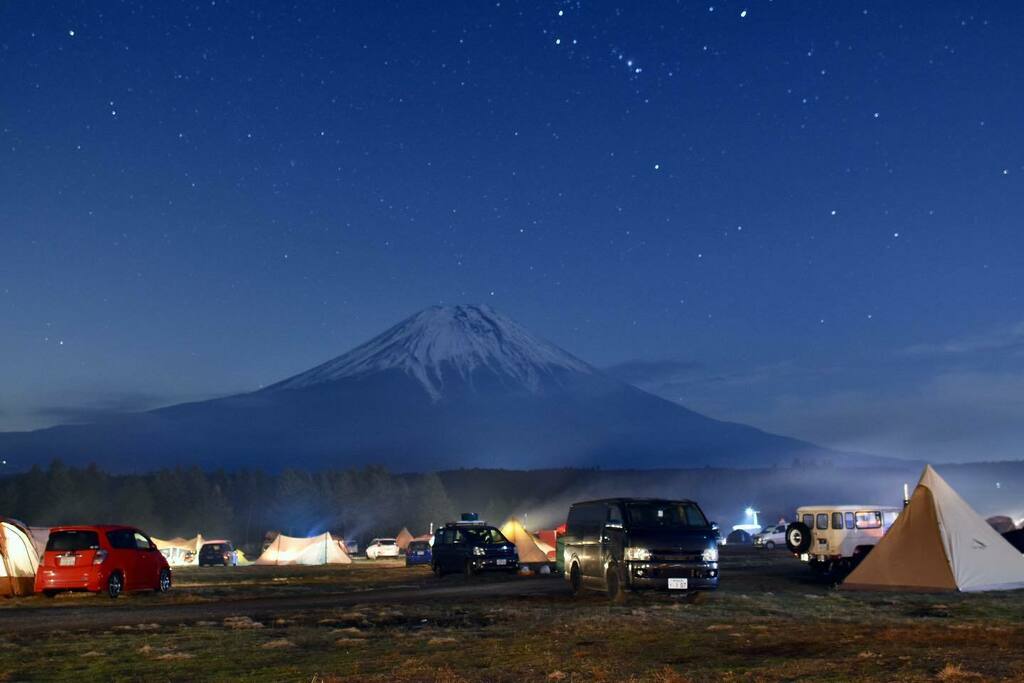 山梨県・ふもとっぱらキャンプ場の富士山と星空（2020年1月） https://t.co/xfNAMQT4Su