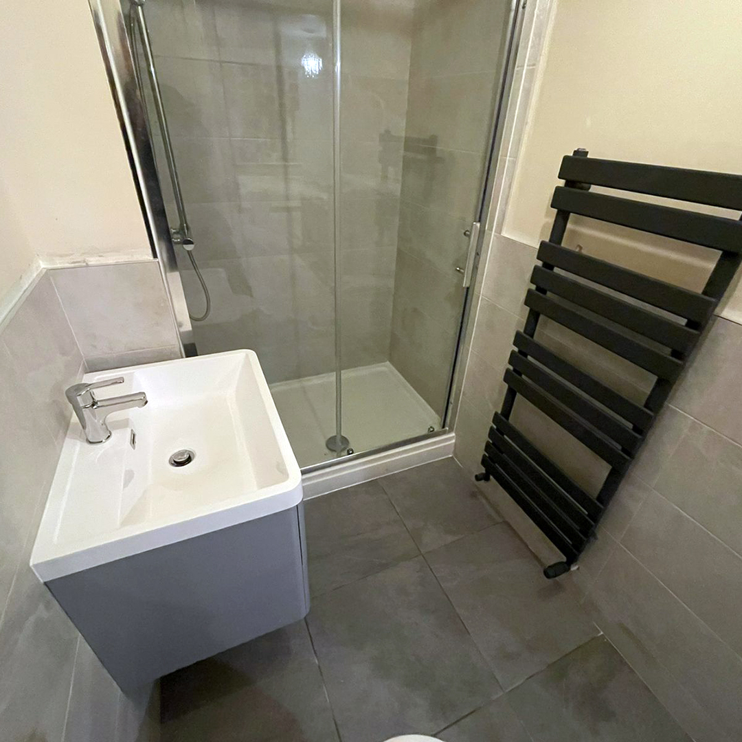 🚿 Another #EnSuite Upgrade 🚽
Almost complete, just decorating to finish off! 🎨 To book a FREE consultation, contact Nigel Smith on 📲 01522 697707 #Plumbing #Bathrooms #HomeImprovement