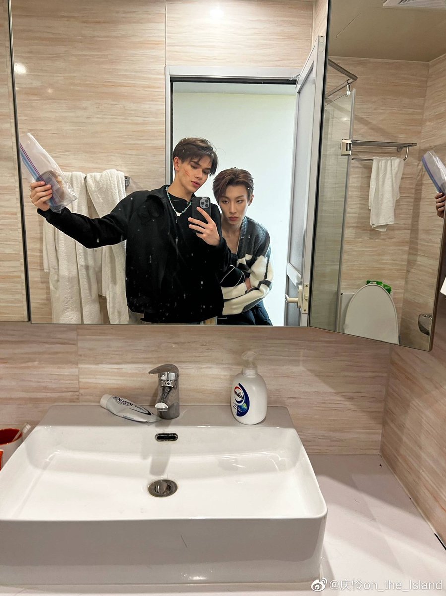 oscarsites's tweet photo. 211122 caelan weibo update 

#OscarWang #奥斯卡 https://t.co/EyDHZUZ7yd