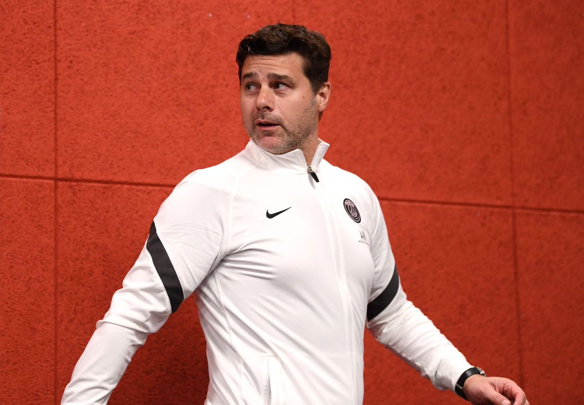Mauricio Pochettino, Manchester United'ın resmi bir teklif yapması halinde PSG'den ayrılmaya sıcak bakıyor. (Times)