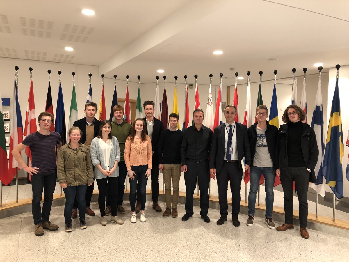 KULeuvenKulak's tweet photo. Docent politieke wetenschappen @Dieter_Vanhee heeft het in een nieuwe #Europablog over het herstelbeleid van de Europese Unie en dat van Vlaanderen. #EU #NextGenerationEU https://t.co/N7W3pR5StJ @provinciewvl https://t.co/EWYNwoFt8X