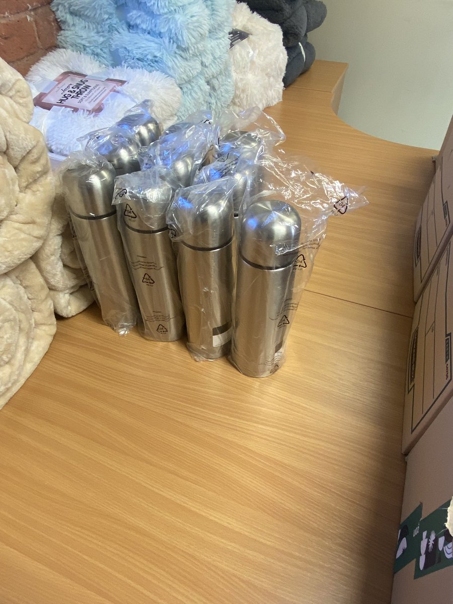 UsmanPlusDane's tweet photo. Big thanks to @CheshireEast for the donation of 150+ Winter Wellbeing resources. Part of @plusdanes Winter Campaign which is all about working together with our partners, staff and communities to support those in need - Wellbeing First 🙌🏼 https://t.co/5esiY2cdaX
