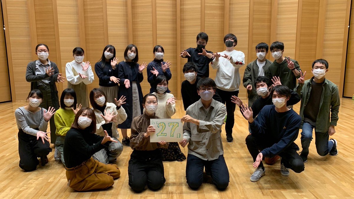 Qkon_chorus's tweet photo. \  ⏳定演まであと27日⌛️  /

今日は「庶務広報委員」の皆さんです
定演の広報物やパンフレットの作成、定演の宣伝を行うお仕事です！
今年は電子版のパンフレット作成や、遠方の方への広報にも力を入れてます💪🏻

【チケット販売中！】
↓詳細は以下のホームページから↓
HP：https://t.co/4DYSqT4grP https://t.co/ici2d9BFbU