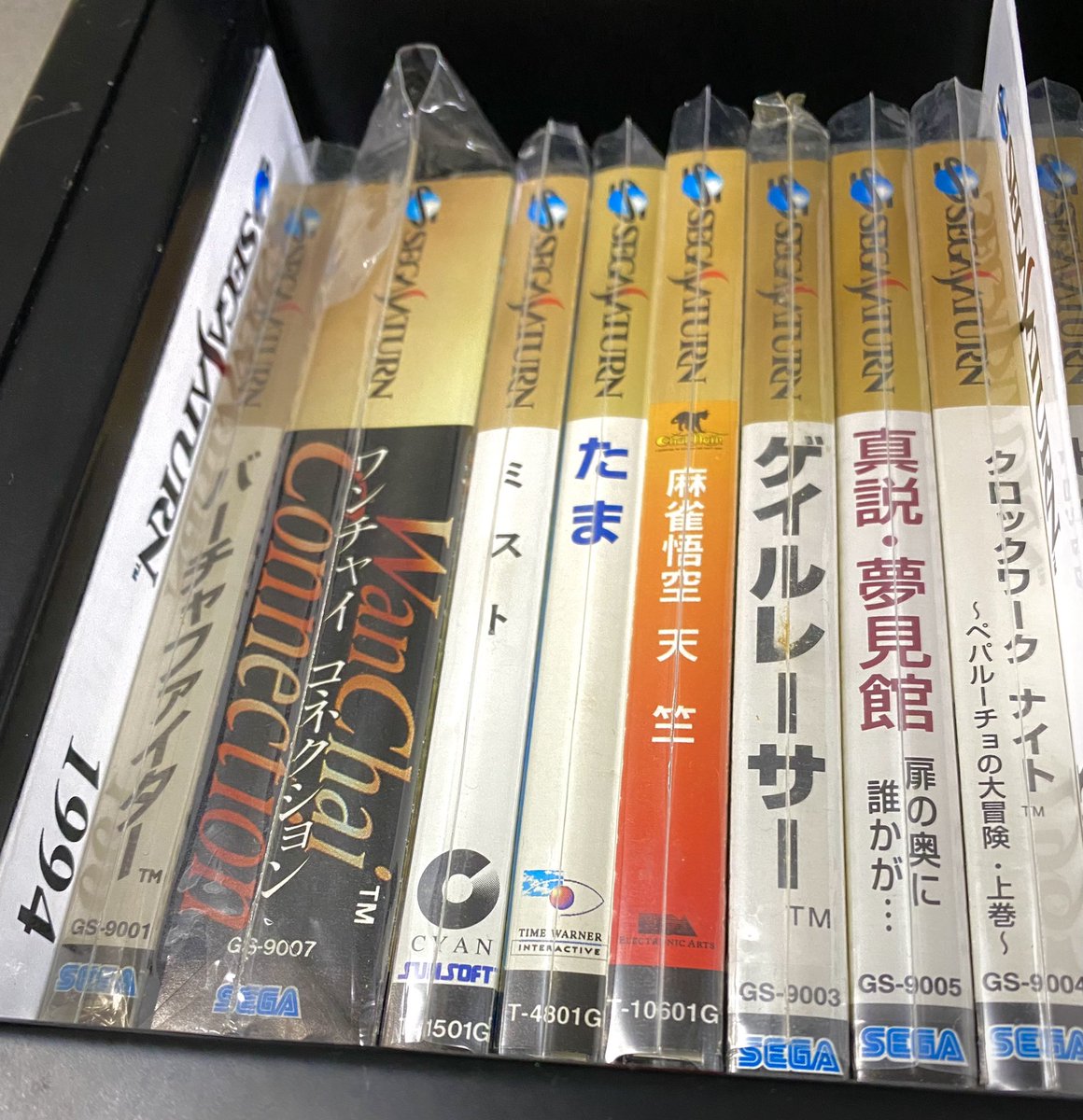 akx_180's tweet photo. セガサターン27周年。
セガのアーケードゲームの高いクオリティでの家庭用へ移植は他社のマシンにはない強みでした。
バーチャファイターがTVのブラウン管で動いているのは衝撃でした。
27年経ってもまだまだサターン探しの旅に終わりはなさそうです。
#セガサターン生誕祭2021 
#セガサターン27周年 https://t.co/40EtIOff7H